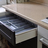 Замена кухонной столешницы и стеновой панели Брион глянец МакМарт в Екатеринбурге.